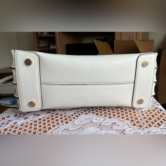 Michael Kors white pebbled leather (EUC) accordion tote- purse - Picture 9 of 17